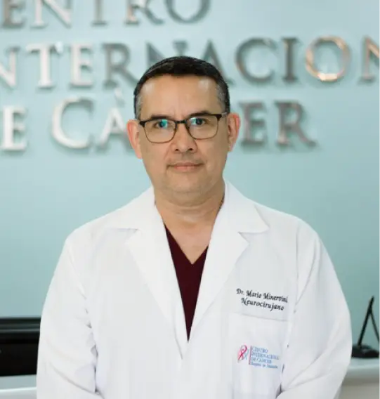 Dr. Mario Humberto Minervini Marín, neurocirujano del Centro Internacional de Cáncer en El Salvador